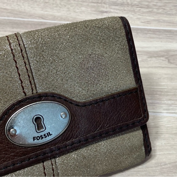 FOSSIL / Ladies Brown Leather and Tan Metallic Tri Fold Wallet - Picture 9 of 10